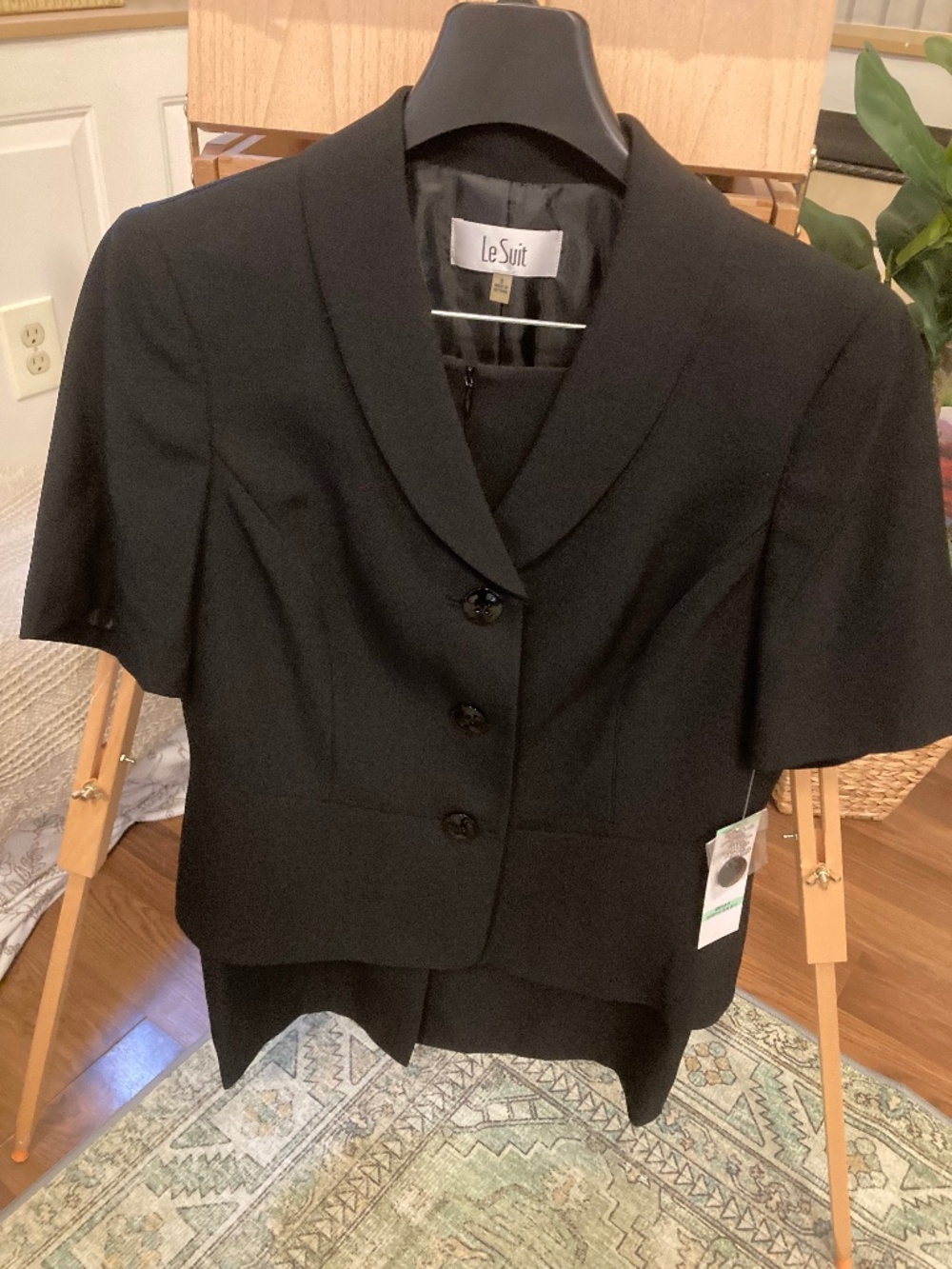 NWT Le Suit Black Suit